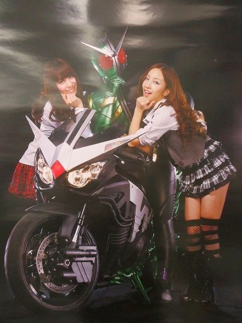 ポ軽a9137 即決 特撮 ポスター 仮面ライダーw ダブル Queen Elizabeth 板野友美 河西智美 告知ポスター 約72 7 51 4 アイドル Akb の落札情報詳細 ヤフオク落札価格情報 オークフリー スマートフォン版