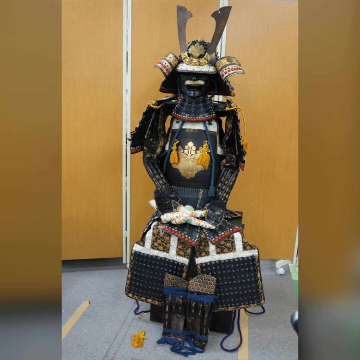 超貴重】 家紋三伍桐 皇族・豊臣秀吉 甲冑師 薩摩住光忍作 大鎧 兜