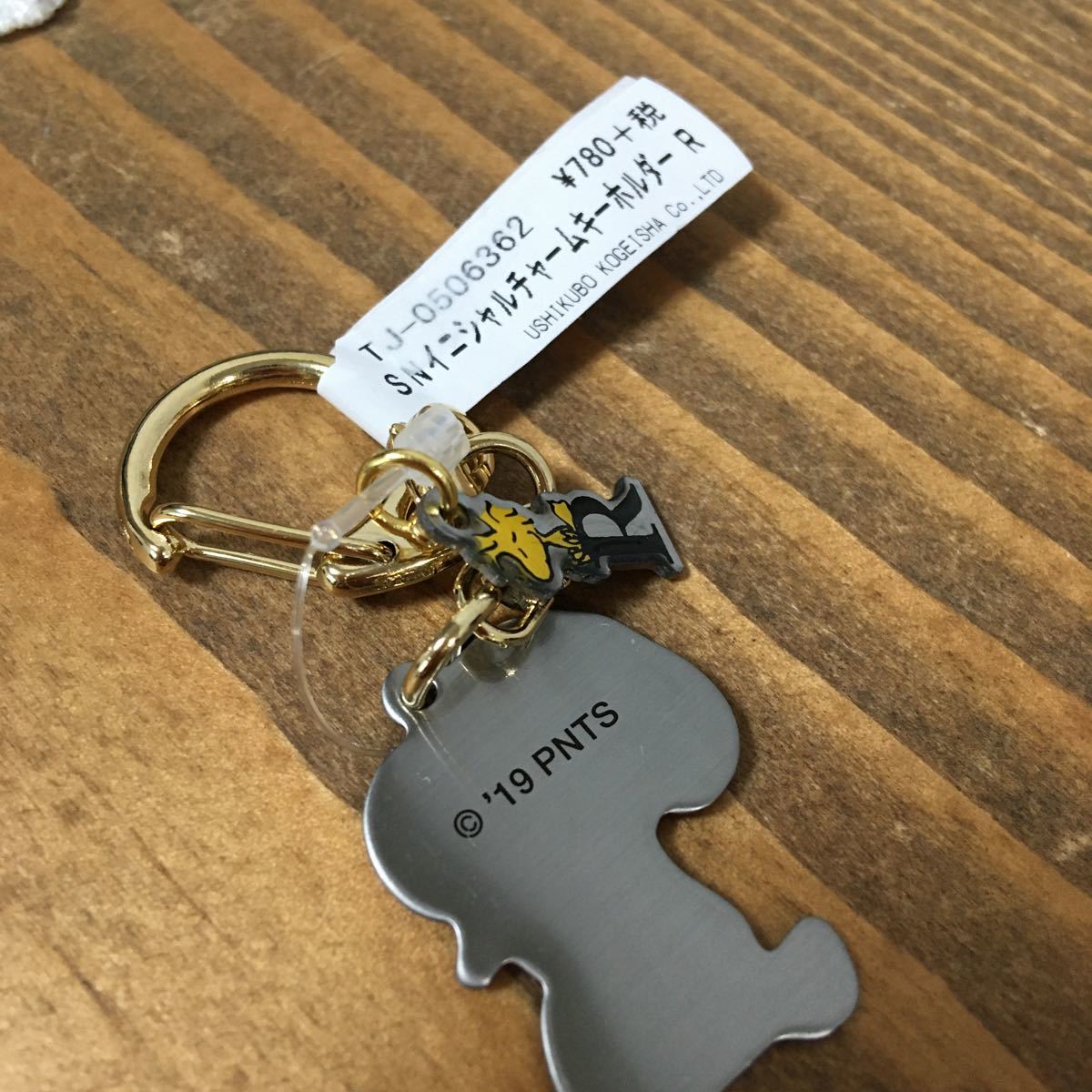 新品 R イニシャル チャーム スヌーピー キーホルダー 新品 送料1 の落札情報詳細 ヤフオク落札価格情報 オークフリー スマートフォン版