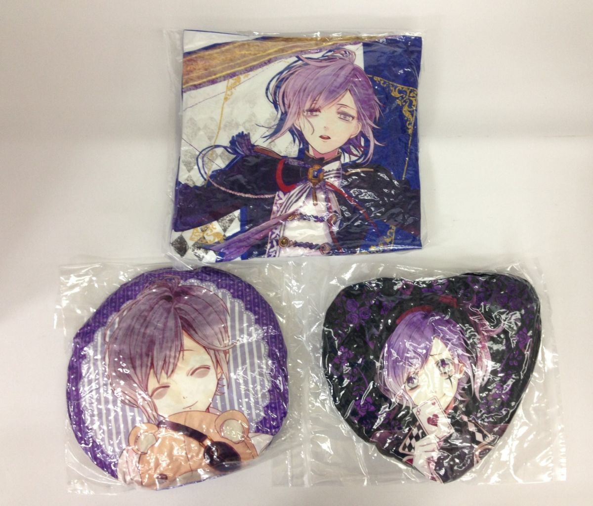 DIABOLIK LOVERS ディアラバ 逆巻 アヤト クッション くじ DIABOLIK LOVERS アニくじ 逆巻アヤト&カナトクッション - メルカリ