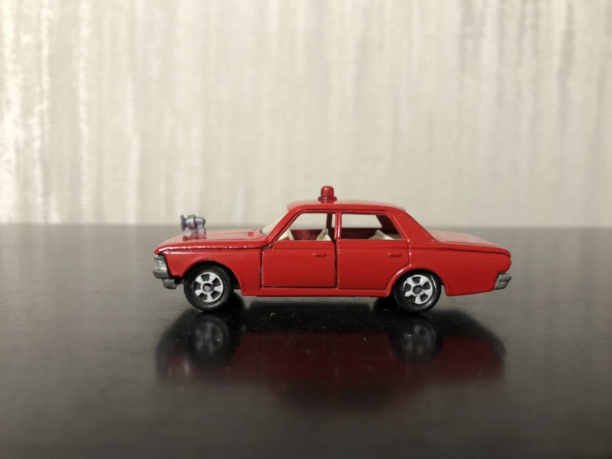 トミカ日本製1Aホイールクラウンファイアーチーフカー銀サイレン