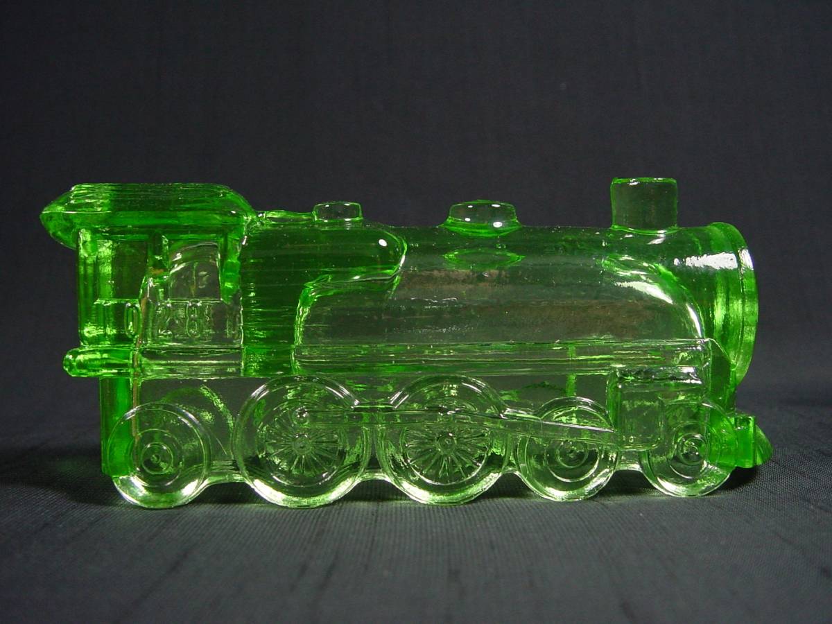 新品】ウランガラス・蒸気機関車・SL・ペーパーウェイト・置物の落札