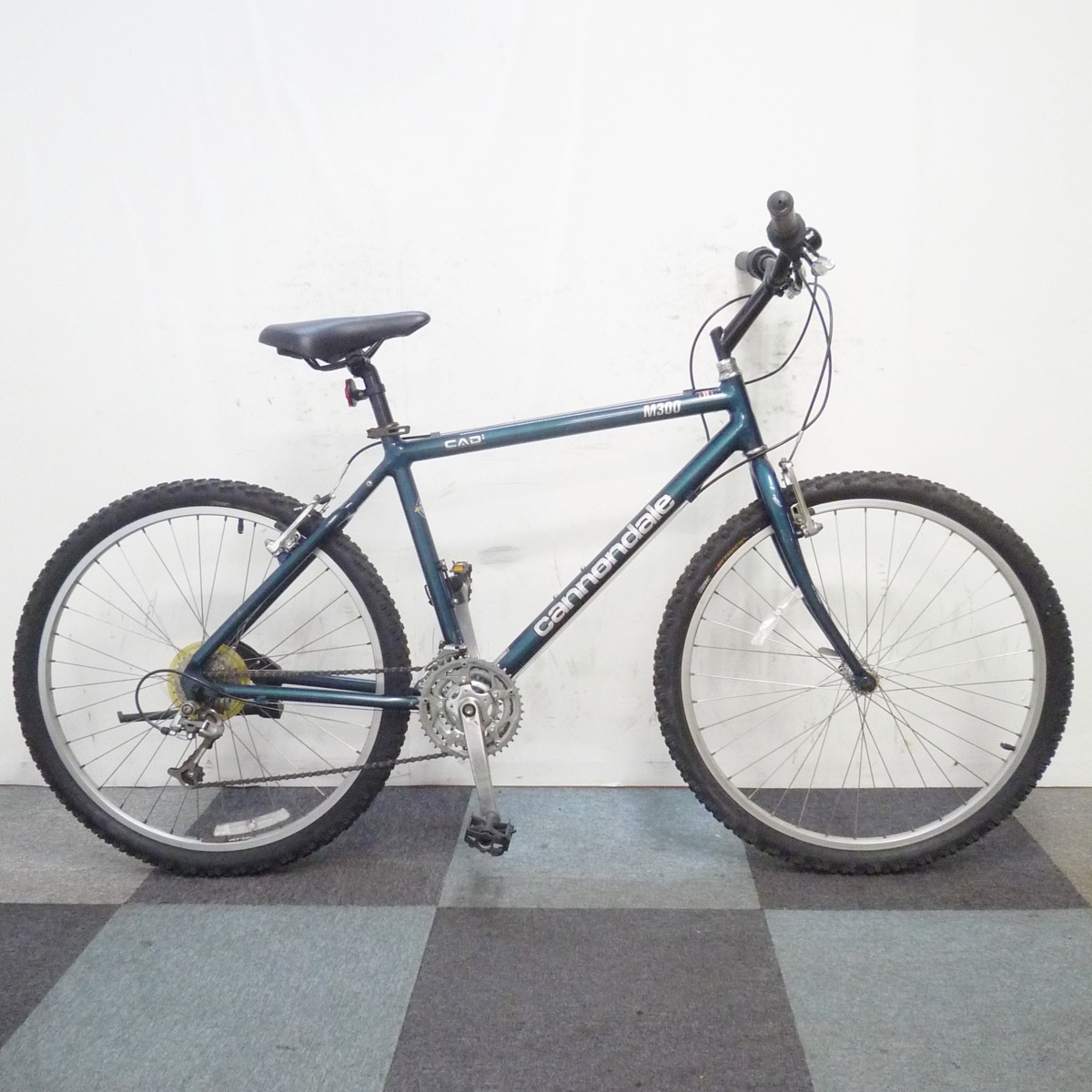 マウンテンバイク Cannondale M300 3×7 26インチ アルミフレーム 