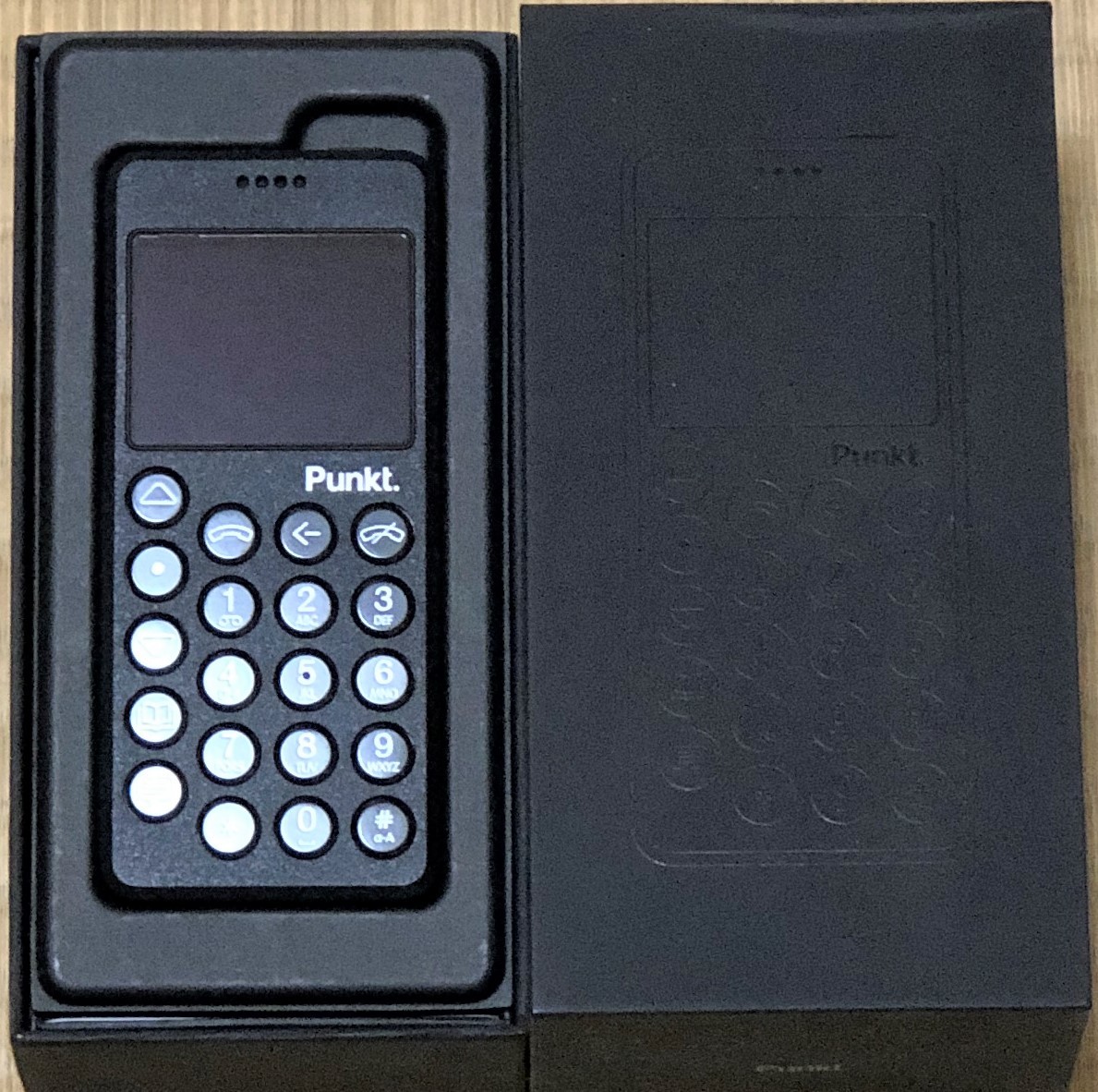 デジタルデトックスを可能にする携帯電話 PUNKT. MP02 4G Mobile Phone