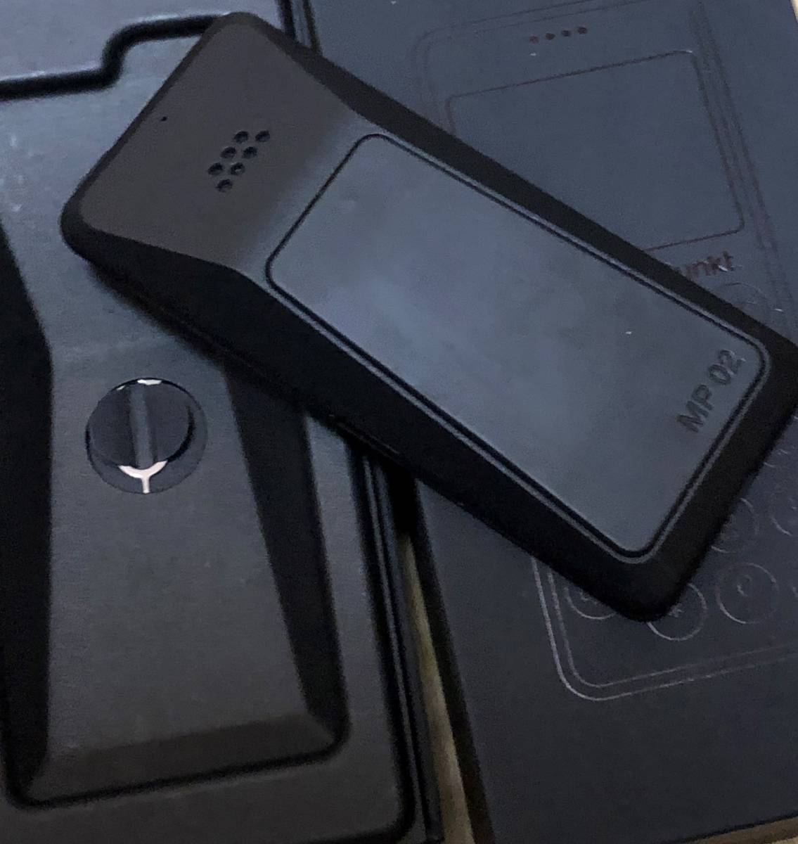 デジタルデトックスを可能にする携帯電話 PUNKT. MP02 4G Mobile Phone