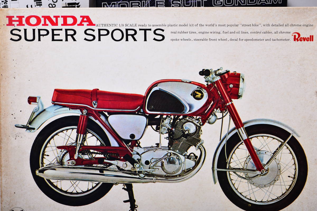 REVELL ホンダ CB72 SUPER SPORTS 1/8プラモデル REVELL ホンダ