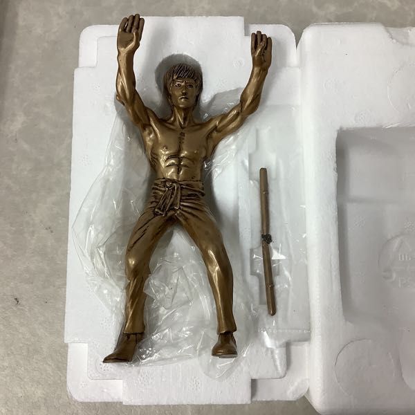 【ズッシリ重いメタル製】BRUCE LEE ブルース・リー (金) ズッシリ重いメタル製】BRUCE LEE ブルース・リー (金)