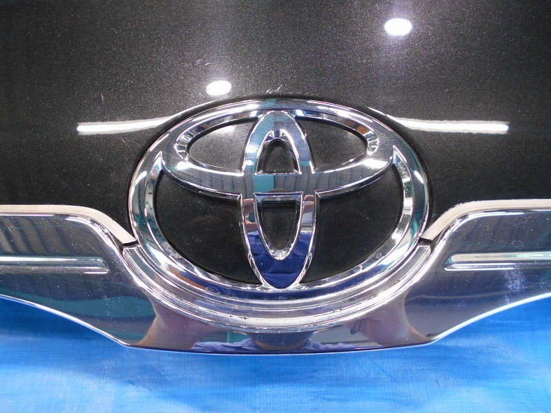 ハイエース純正ボンネット純正メッキガーニッシュ付き