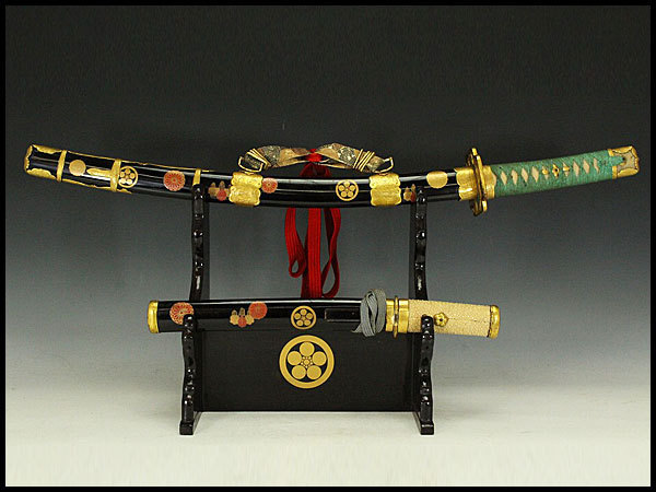 武具甲冑 太刀 模造刀 飾り刀 日本刀(ZE500) 銀閣】 時代武具甲冑 極上 御菊桐 梅鉢紋 糸巻太刀拵 鮫肌 日本刀 大小