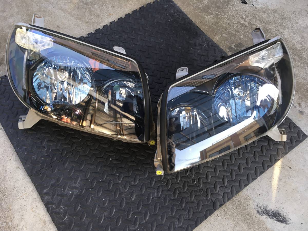 トヨタ純正　ハイラックスサーフ215 後期ヘッドライト左右 ハイラックスサーフ215後期純正ヘッドライト左右A刻印