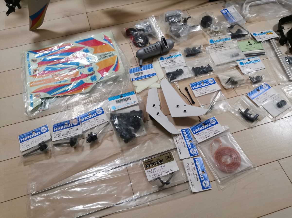 Free!　まとめ売り 二機＋大量パーツ 完全動作品 ラジコンヘリコプター ヒロボー シャトル