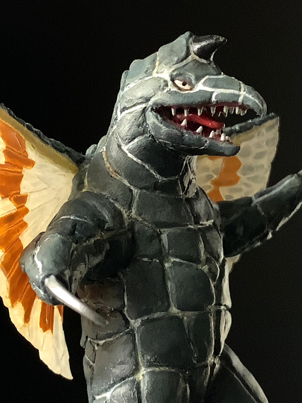 ドラコ◇ガシャポンHGウルトラマン改造リペイント『怪彗星ツイフォン