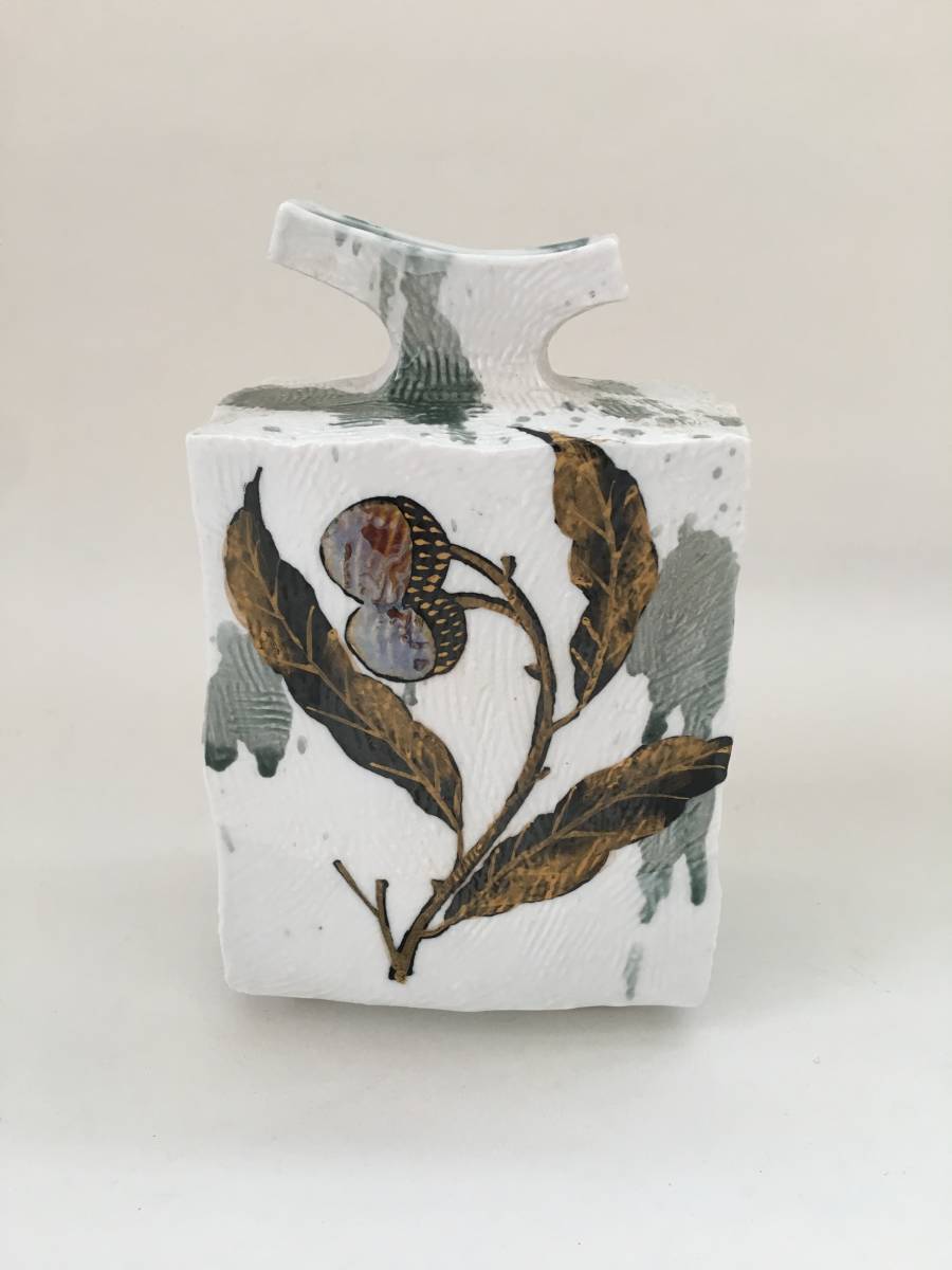 美品 九谷創生窯 扁壷 山田寿正作 花瓶 九谷焼 どんぐり 角形 木箱入り ひらたい 壷 花器 フラワーベース 壺 しおり付き 工芸品 の落札情報詳細 ヤフオク落札価格情報 オークフリー スマートフォン版