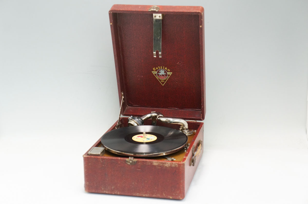 蓄音機、レトロ蓄音機、KOKYO蓄音機、前ドアー蓄音機 蓄音機 グラモフォーン アンティークテイスト この安定しないアナログ