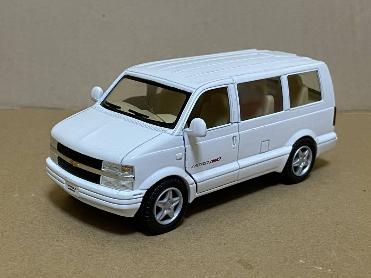 傷や汚れあり】KINSMART 1/38 シボレー アストロ ミニカーの落札情報