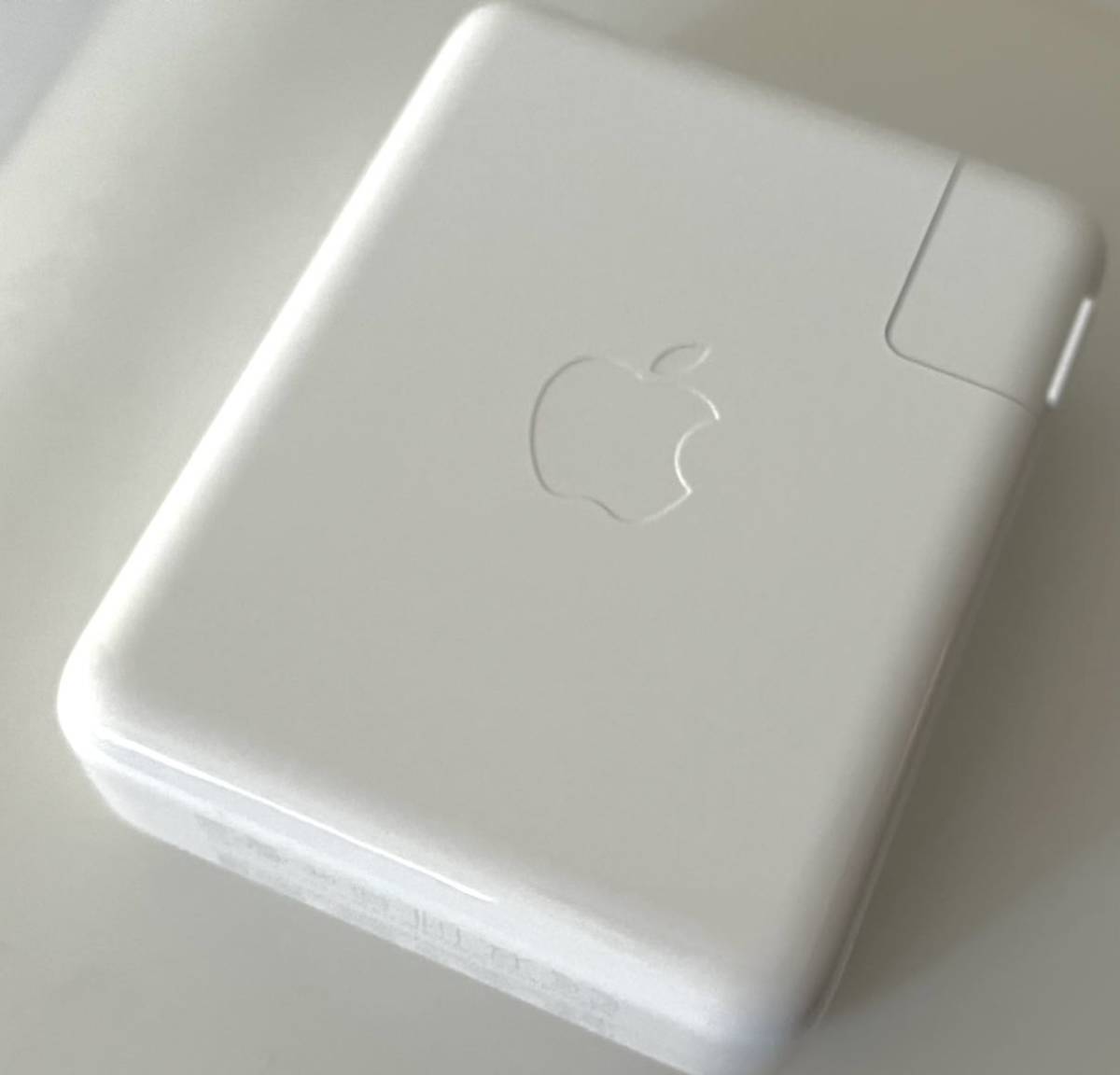 アップル 140 ワット電源アダプタ