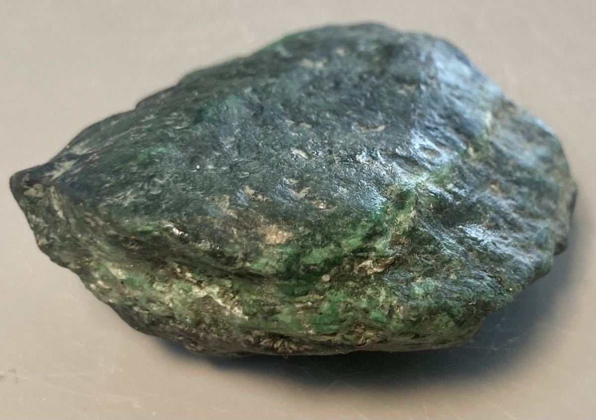 ミャンマー産大きな天然モーシッシ　コスモクロア原石420g ミャンマー産大きな天然モーシッシ コスモクロア原石420g