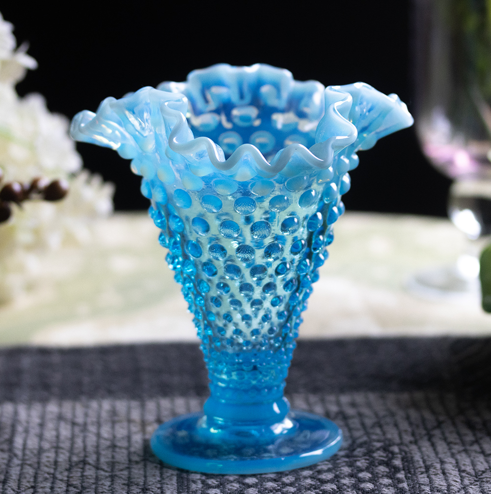 フェントン ホブネイル ブルーオパールセント 花瓶 フリル