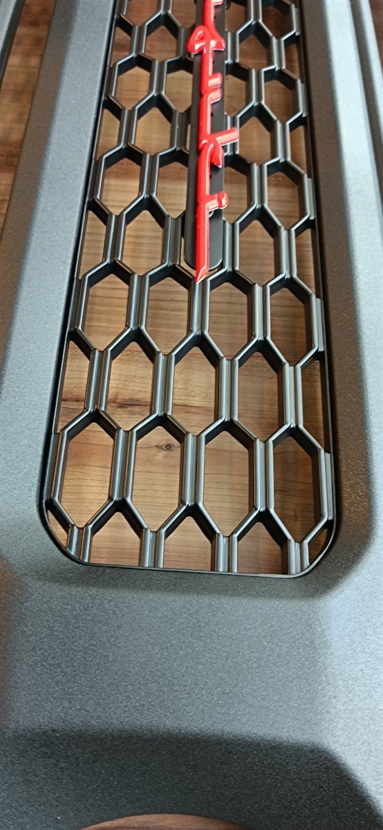 未使用】JB64 JB74 ジムニー ジムニーシエラ フロントグリル 本体