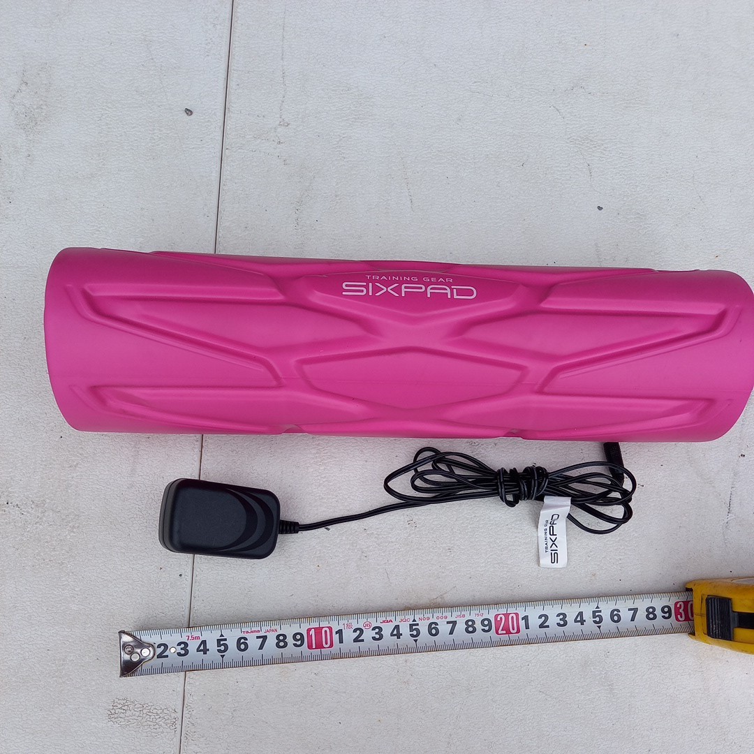 【やや傷や汚れあり】training gear sixpad マッサージ機 運動 稼働品 アダプター付属 すごい振動 シックスバッド ギア