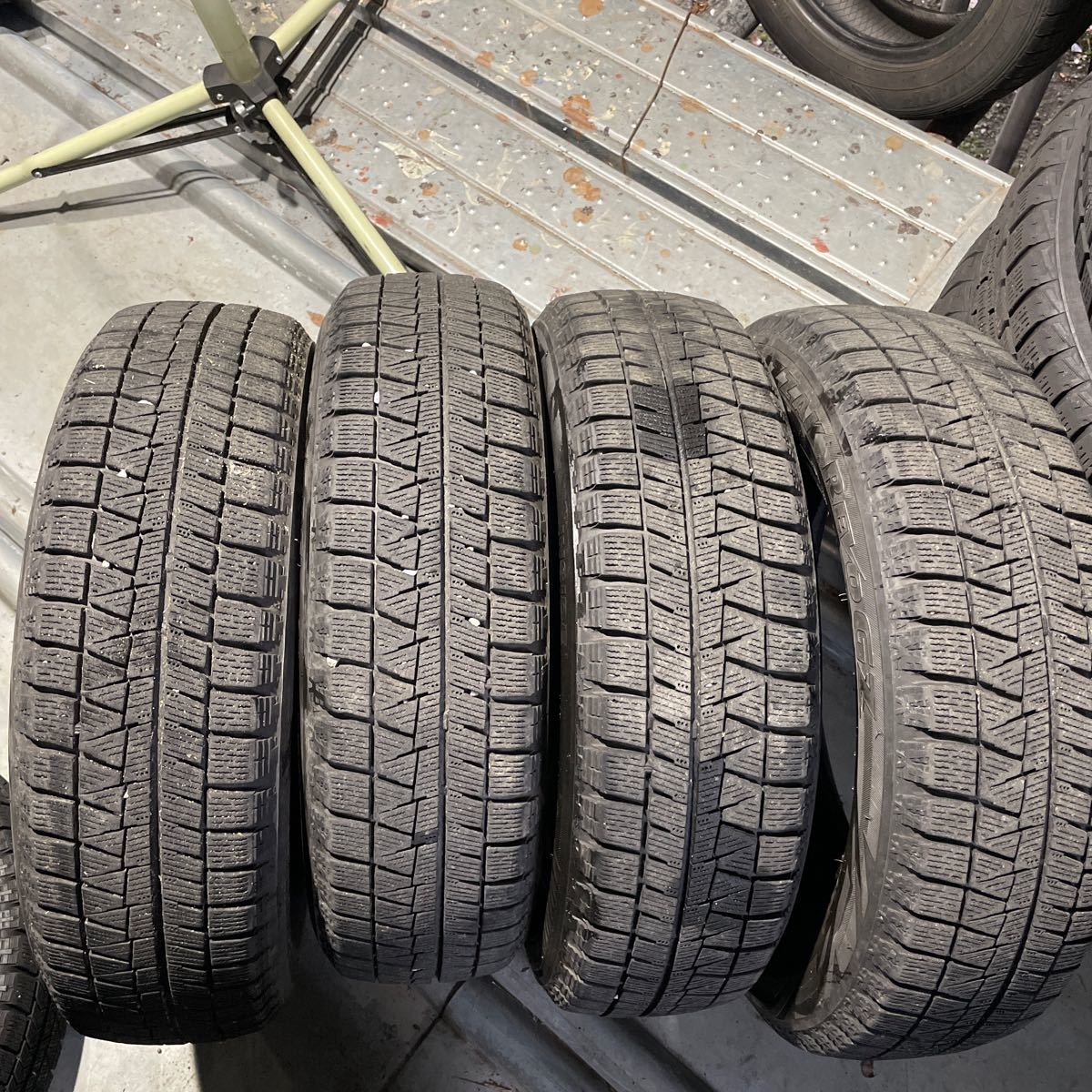 スタッドレスタイヤ ブリヂストンBLIZZAK REVO GZ 155/65R13 タイヤ 