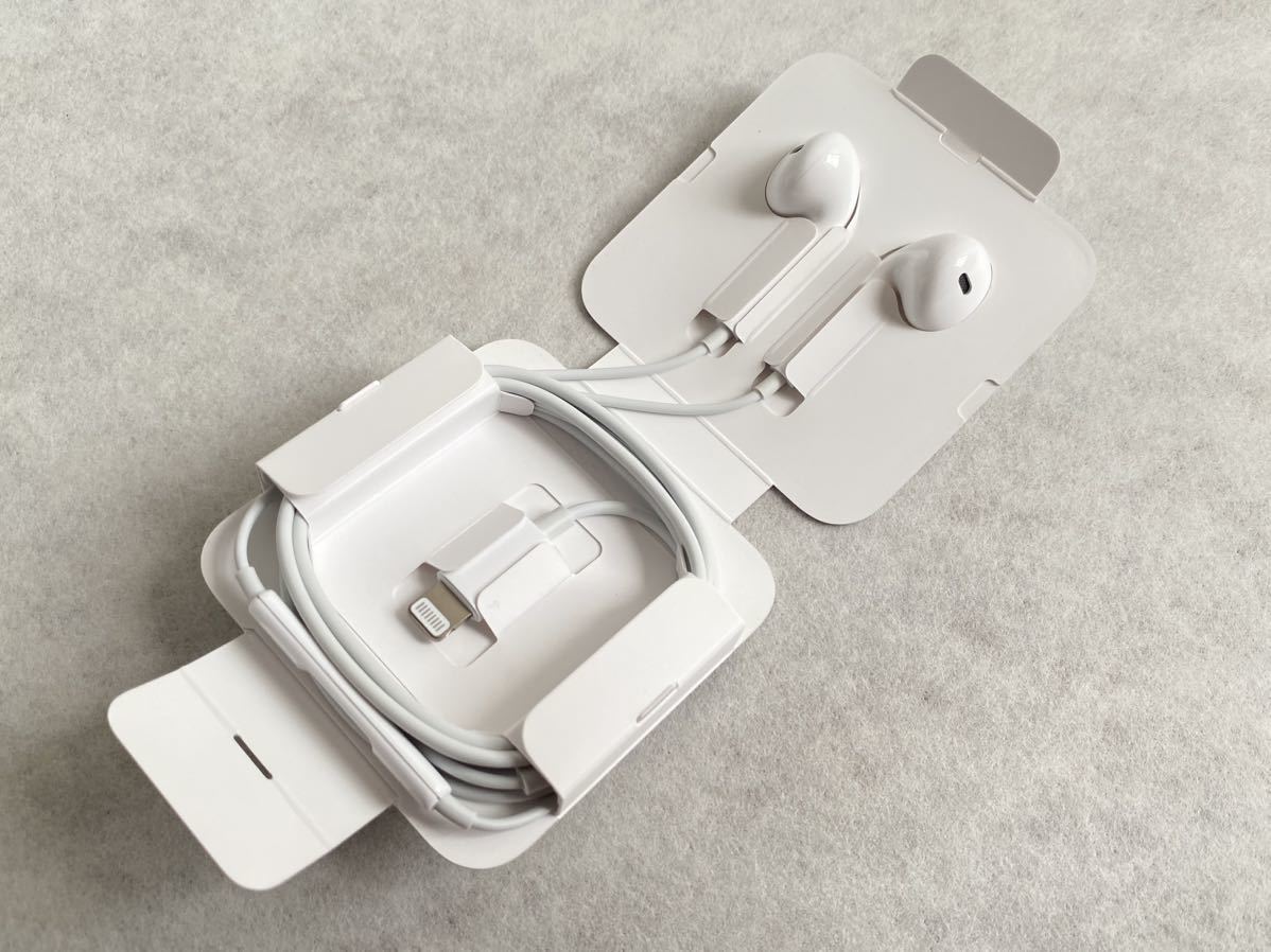 【未使用に近い】【新品】Apple純正 ヘッドホン iphone付属品 有線 ミニプラグ ライトニング イヤホンジャック 変換 アダプター