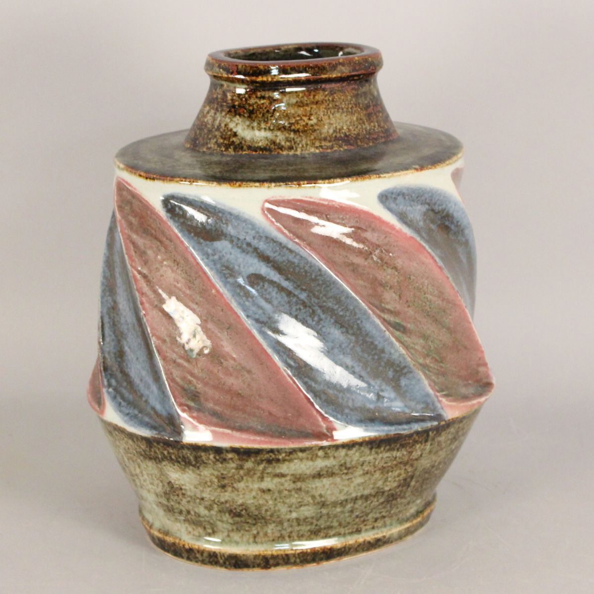 荒尾常三作　扁壺　黒釉 荒尾常三作 扁壺 黒釉 【公式通販】