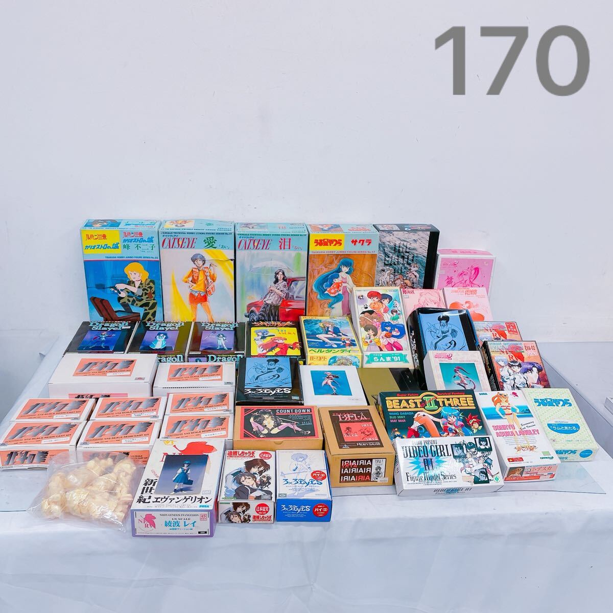 9C033【1円〜】ガレージキット フィギュア まとめ 大量 北斗の拳 キャッツアイ 新世紀エヴァンゲリオン 他 未組立品の1番目の画像
