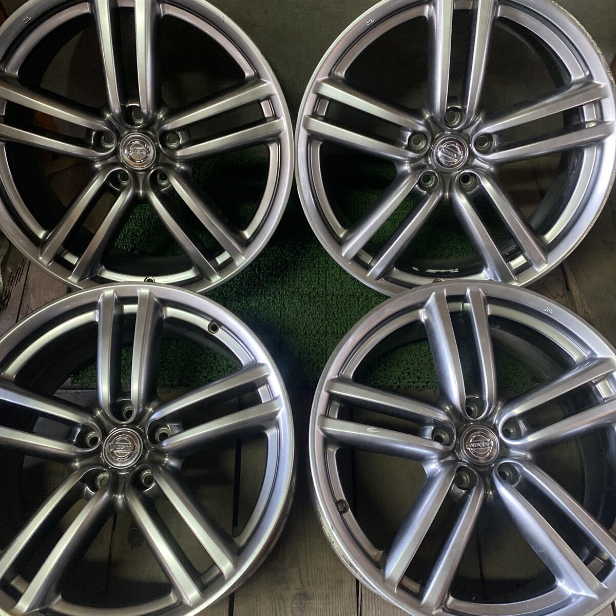 中古極上品 19インチ日産フーガ純正ホイル4本セット ナット付き H20