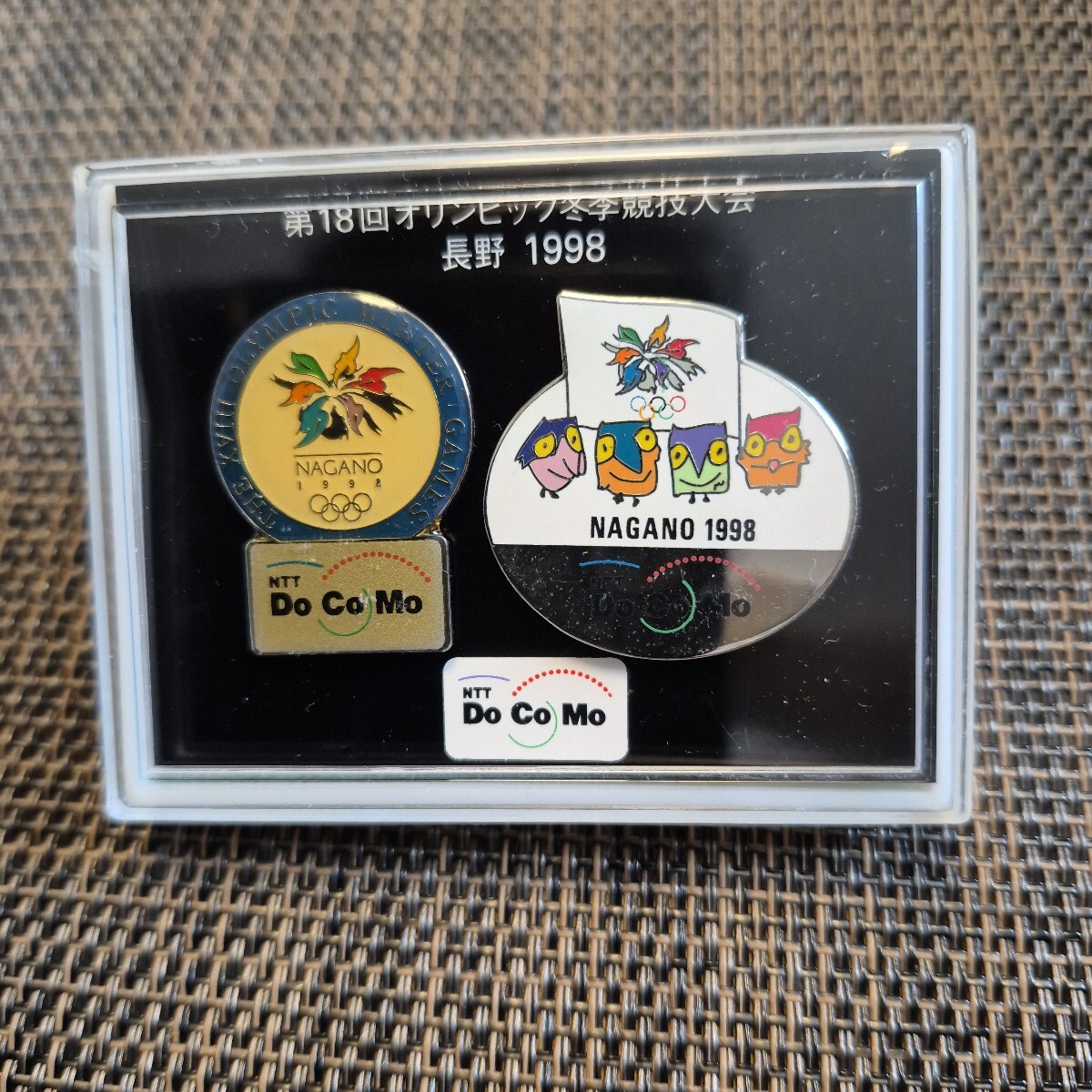 中古】NTT Docomo ドコモ 社章 中古美品 ピンバッジ ピンバッチ の落札