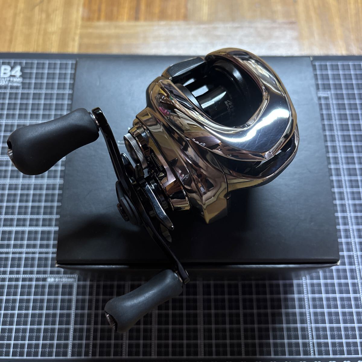 シマノ 初代 アンタレス RH221 左 部品 ハッチ開閉つまみブレーキ