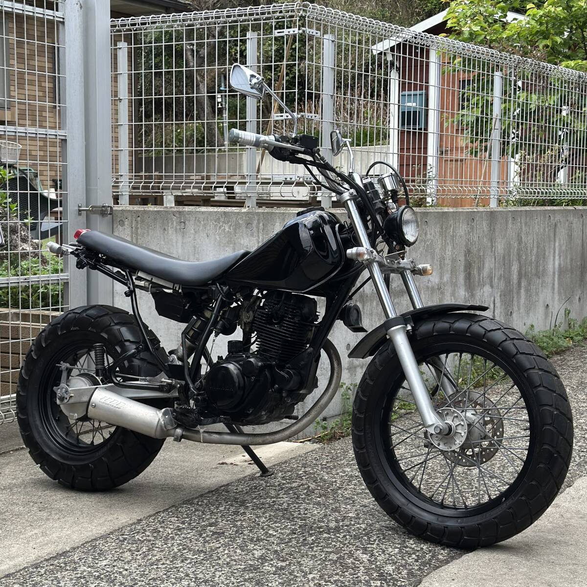 TW200 ロンスイ・スカチューン他カスタム多数・自賠責残あり TW200 白 スカチューン ロンスイ カスタム車 点検整備済みの落札情報
