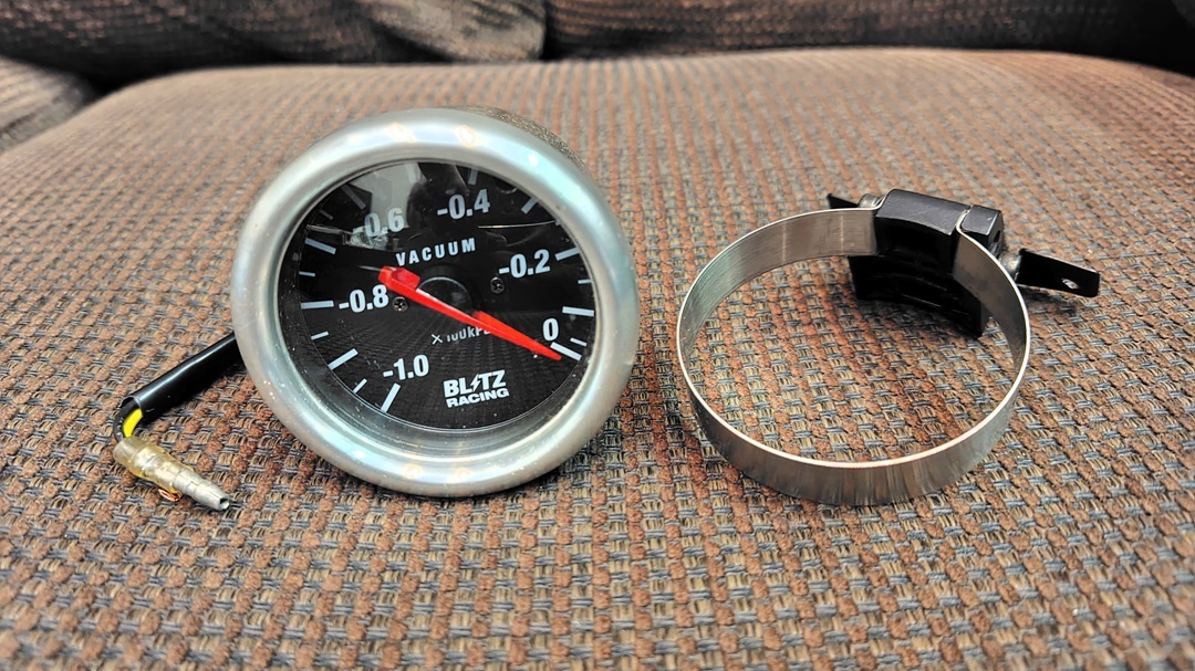 BLITZ　当時物　ブーストメーター　バキュームホース　旧車 バキューム計 ブリッツ 機械式 バキュームホース カーボン調 イルミ