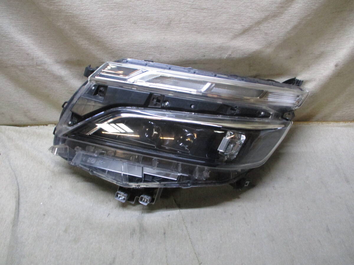 トヨタ ZRR80W ヴォクシー 後期 純正 LED ヘッドライト 右 81130-28G70