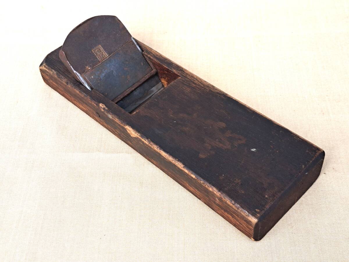 中古】金井芳蔵 問屋銘 天狗印 天狗の金井 寸六鉋 64mm 刃のみ /かんな
