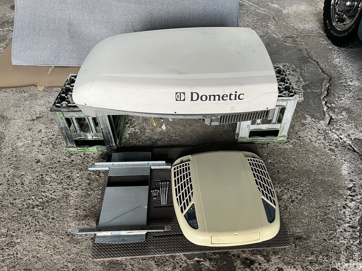 新品】DOMETIC MINI HEKI S キャンピングカー用サンルーフ ルーフ