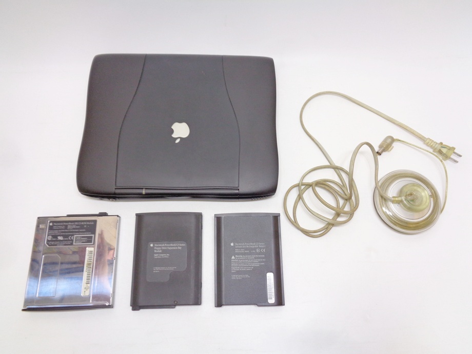 ジャンク＆動作商品MacBook Ｇ3ブラック 本体と付属品多数とオマケCD ジャンク＆動作商品MacBook G3ブラック 本体と付属品多数とオマケCD