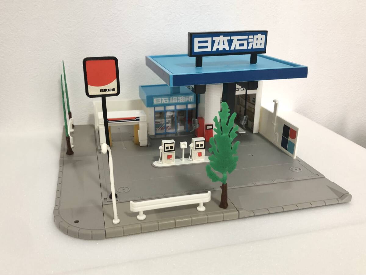 中古】古いトミカタウン ガソリンスタンド4基（ESSO、日本石油