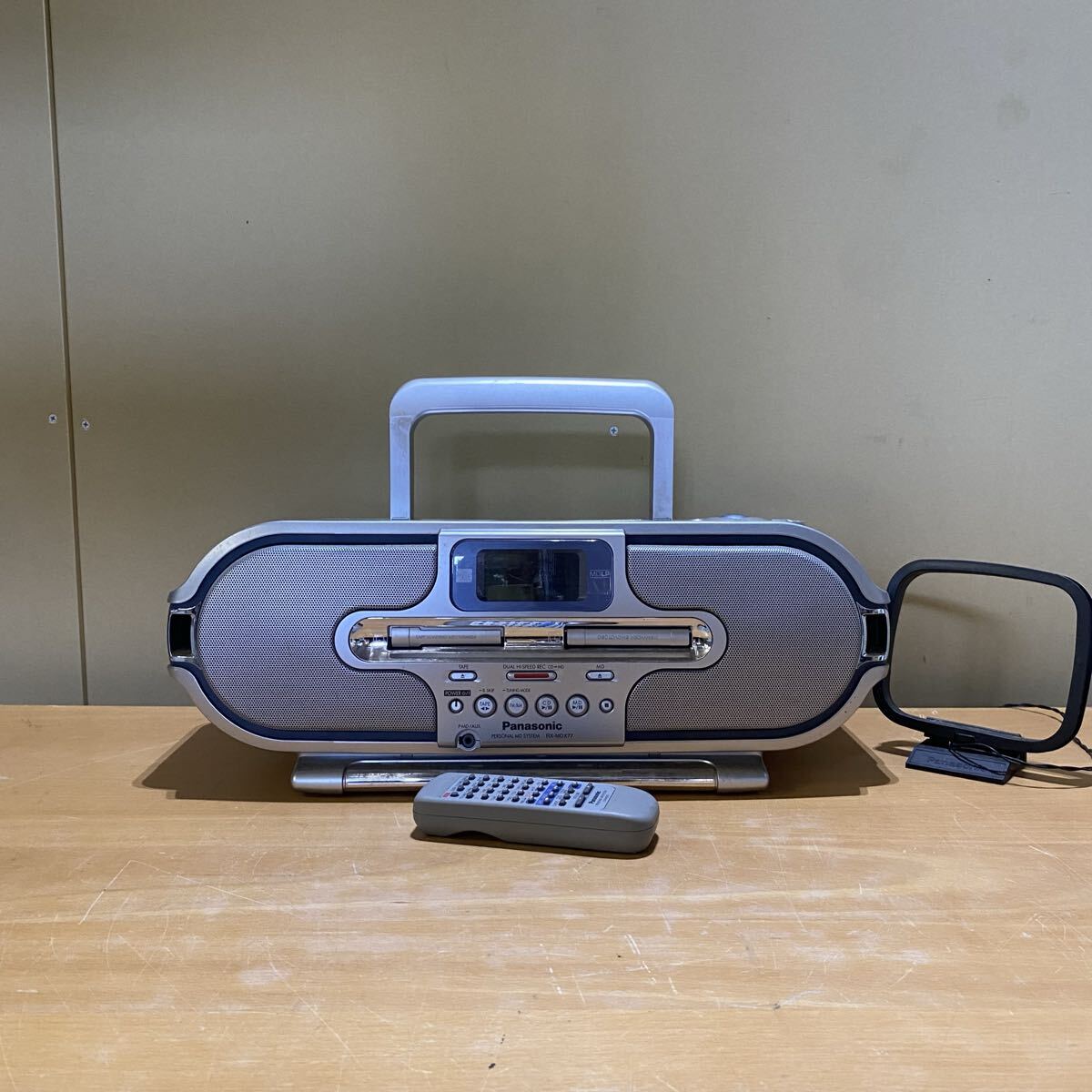 2977 Panasonic製 フラットブラウン管テレビデオ TH-15VFR3 15インチ
