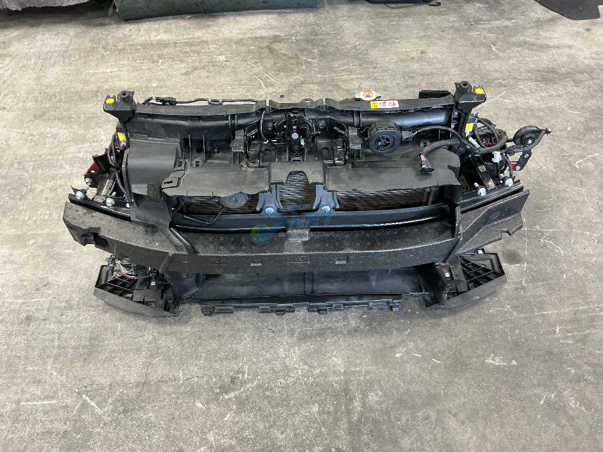 86 ラジエータコアサポート ZN6 純正 品番：SU003-01364 カラー：D4S