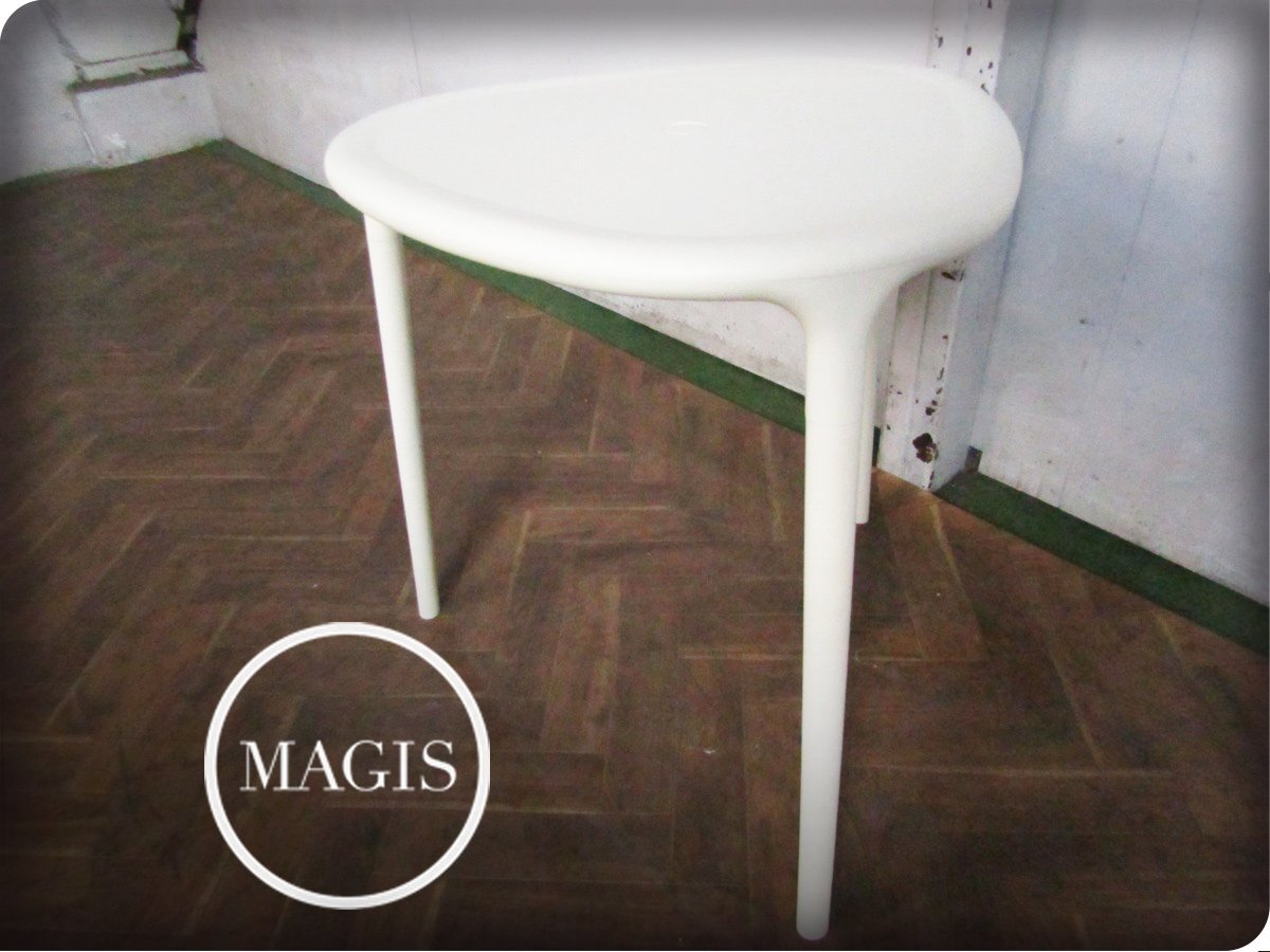 MAGIS JASPER MORRISON LOW AIR-TABLE AND AIR-TV TABLE デザイナーズ