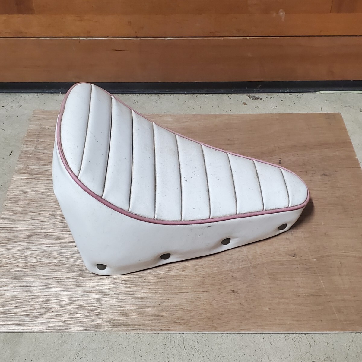 中古】CBX 400F 大川タックロールシート 赤白エナメル 金具付き 良品