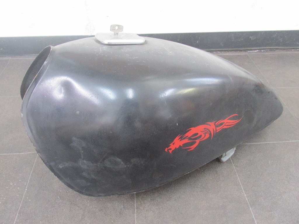 ヤマハSR400 初期型ナロータンク キャップコックキー付き 79年？の落札