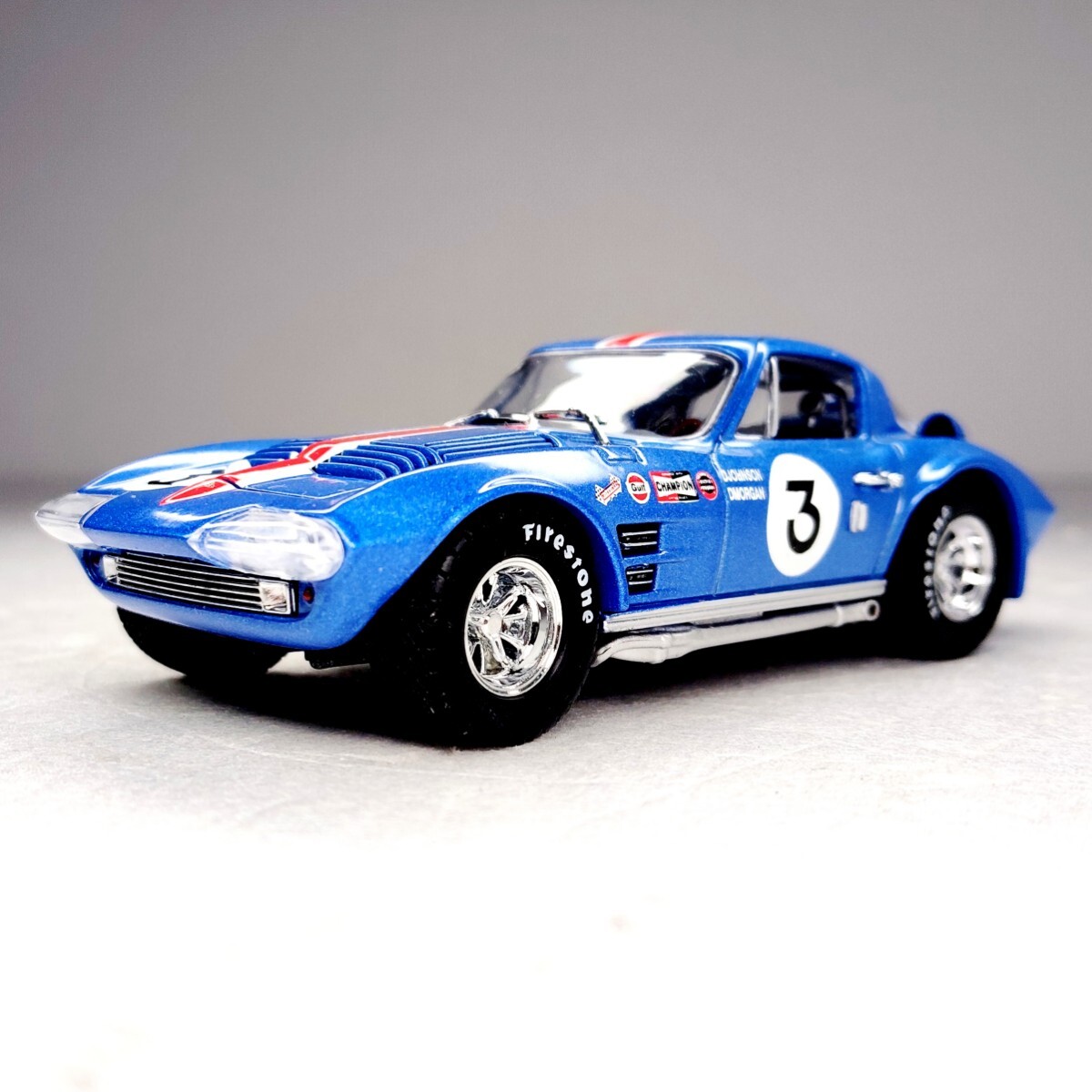 1/18超安売り切り!既に完売品シボレーコルベット/007ボンドカー