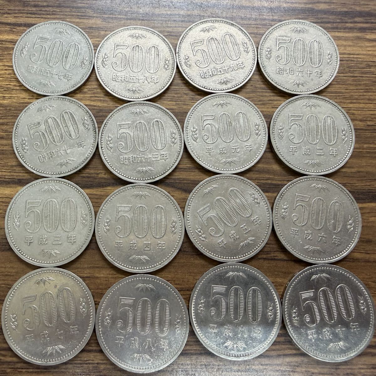 旧貨幣 500円 18枚セット 旧貨幣 500円 18枚セット 貨幣 500円硬貨 初代 昭和57～63年 、