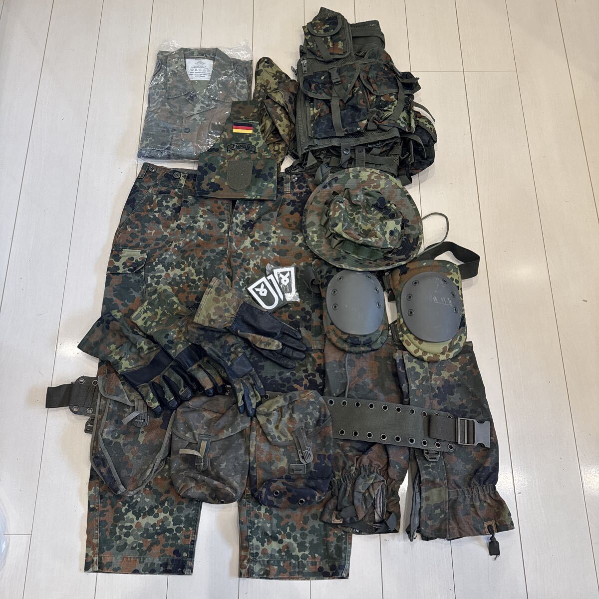 ドイツ連邦軍 空挺仕様プレートキャリア システム95等 ポーチ類多数 ドイツ連邦軍 空挺仕様プレートキャリア システム95等 ポーチ類多数