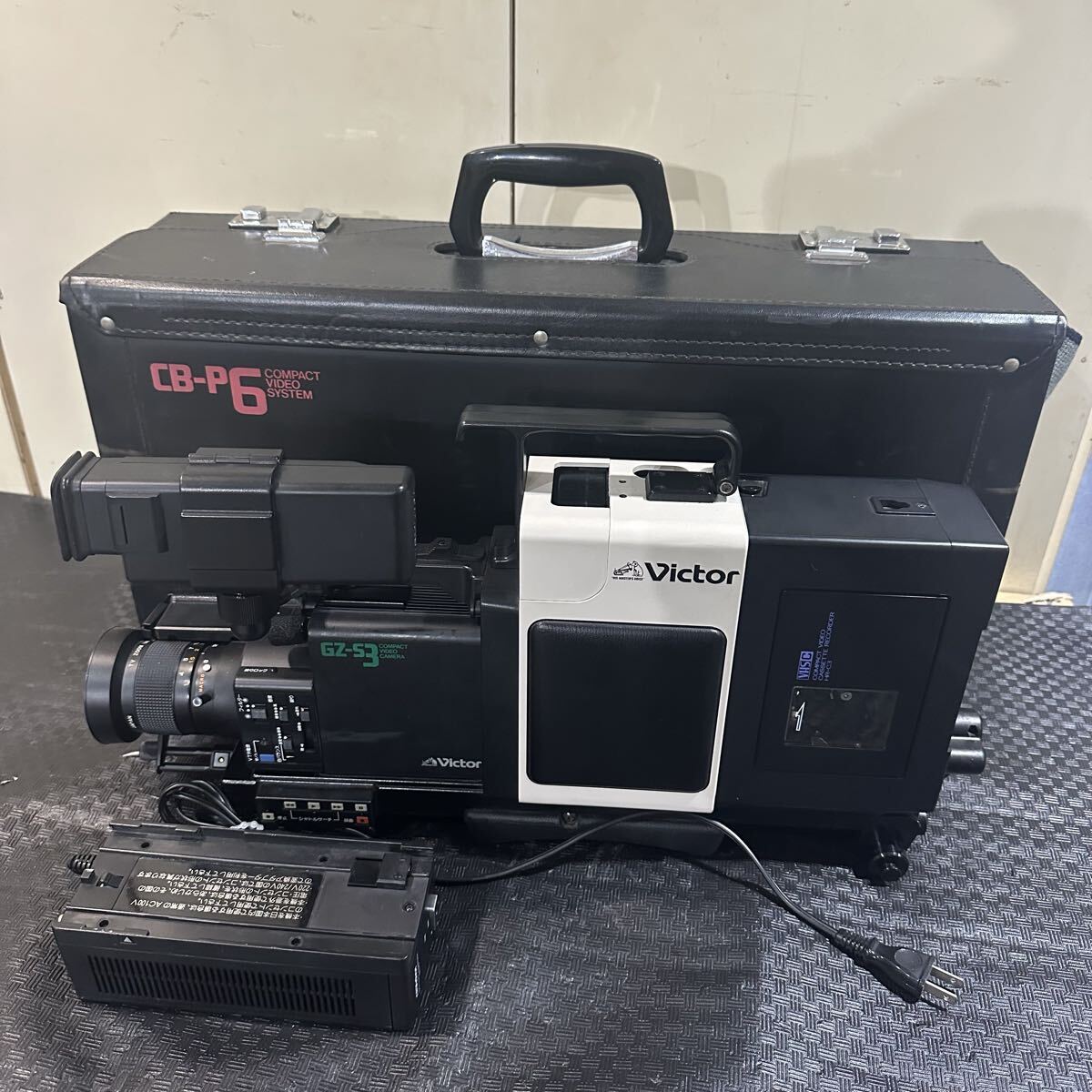 FUNAI 船井電機 コンパクトビデオカセット(CVC) F-812V、カラーカメラ
