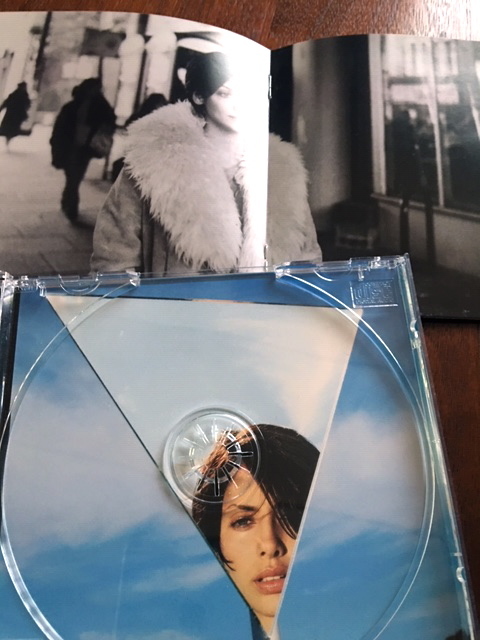 日本盤 ナタリー インブルーリア Natalie Imbruglia Left Of The Middle 大ヒット曲 トーン 収録 デビュー アルバム の落札情報詳細 ヤフオク落札価格情報 オークフリー スマートフォン版