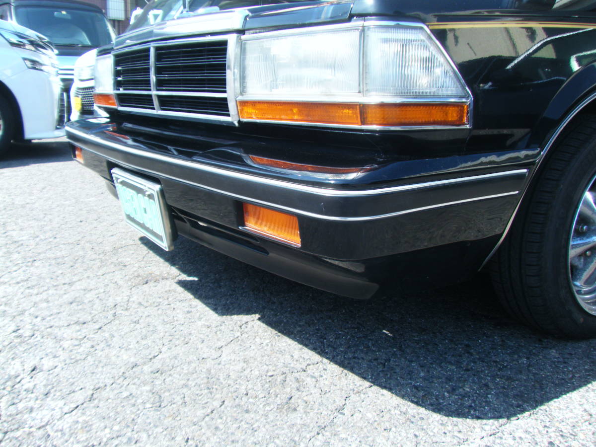 ☆グロリア フロント バンパー 昭和60年 Y30 後期 4ドアHT ジャック