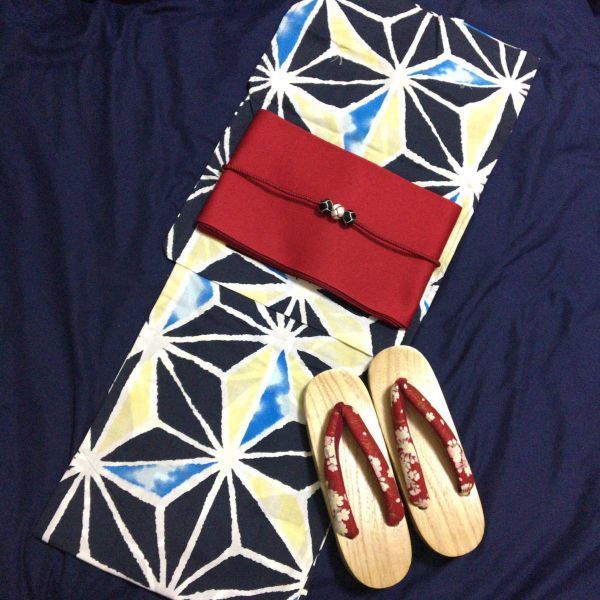 新品 綿浴衣 人気の紺色 にじみ麻の葉 黄色 青 キュートな大正ロマン 呉服店購入 浴衣 の落札情報詳細 ヤフオク落札価格情報 オークフリー スマートフォン版